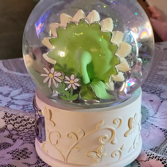 Snow globe - Picture 4 of 4